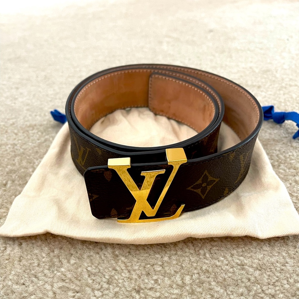 Louis Vuitton Belt. Worn twice. Comes with dust bag. 40mm belt buckle.